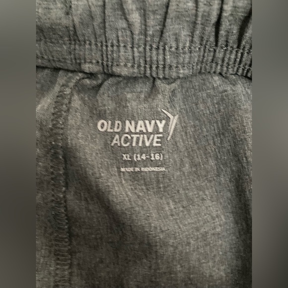 Marvel Tshirt long sleeve and old navy gray pants boys (2 Pieces) Size XL - Picture 10 of 10